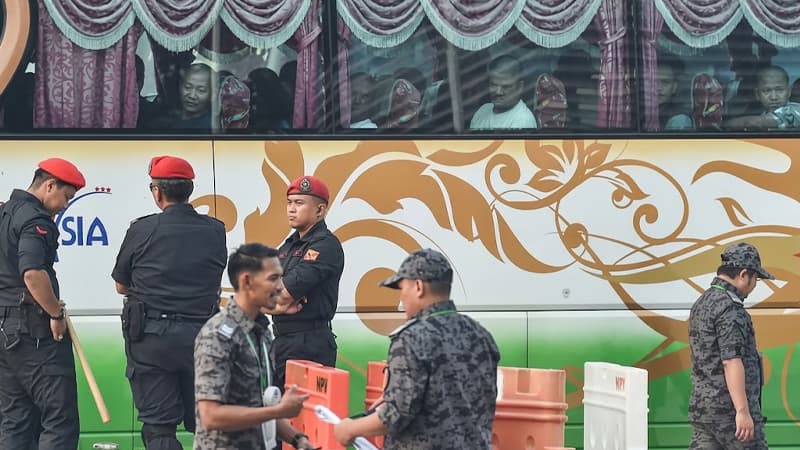মানবাধিকার উদ্বেগের মধ্যেই মিয়ানমারের নাগরিকদের ফেরত পাঠানো শুরু মালয়েশিয়ার