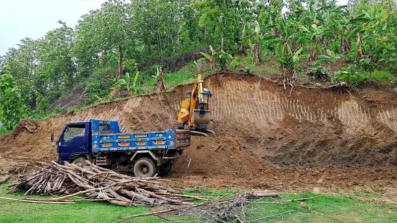 বান্দরবানে বিদ্যুৎ উপকেন্দ্র নির্মাণে পাহাড় কেটে জমি ভরাট: নেতৃত্বে যুবদল নেতা