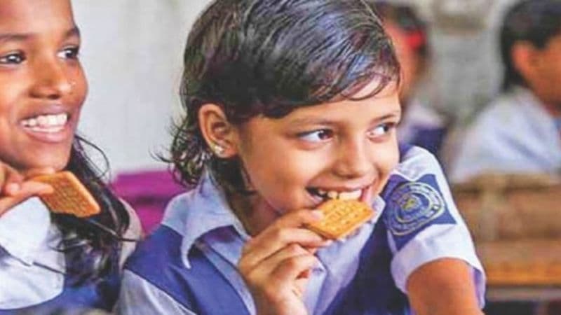 প্রাথমিক বিদ্যালয়ের ৩১ লাখ শিক্ষার্থী পাবে দুপুরের খাবার